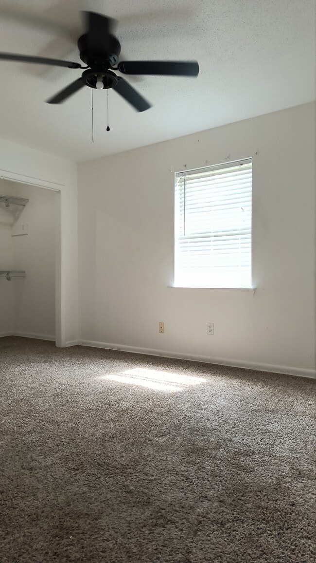 Building Photo - 1205 Ruby Dr