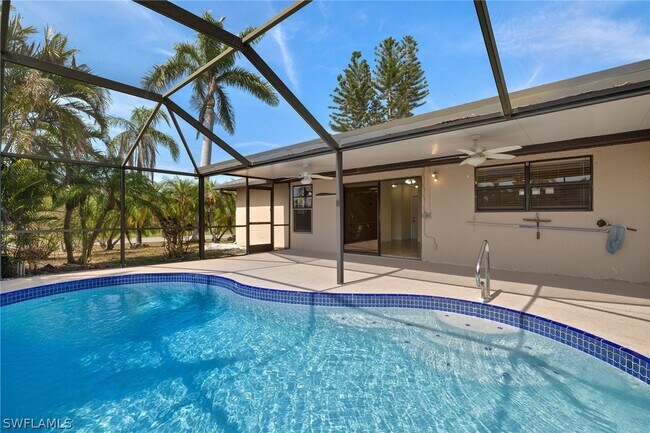 Building Photo - 3212 SE 1st Ct