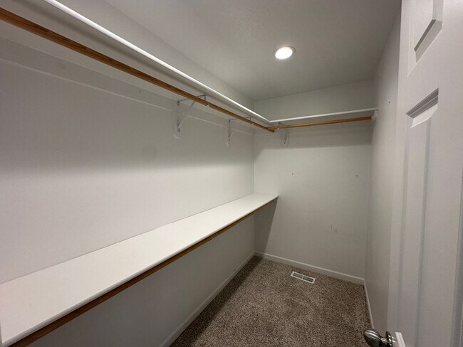 Building Photo - $2500 - Beautiful 3 bed 2 bath home in South Sioux City