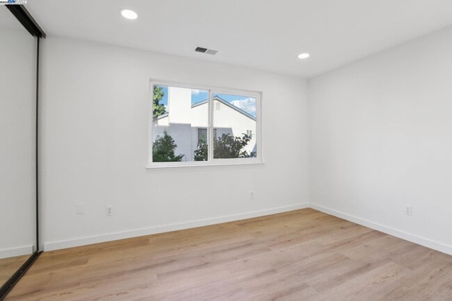 Building Photo - 2039 Alexander Ct