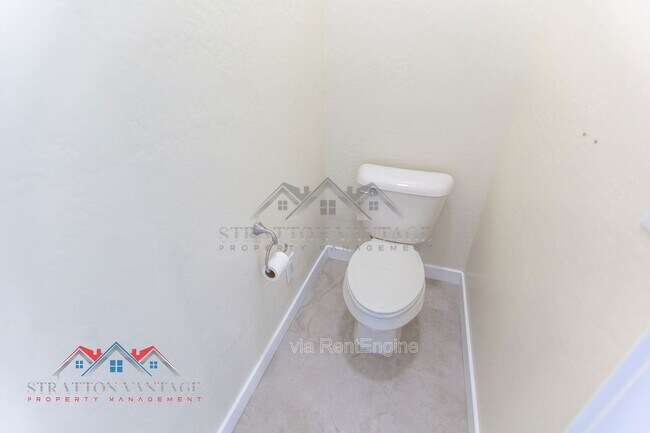 Building Photo - 9562 E Cavalry Dr