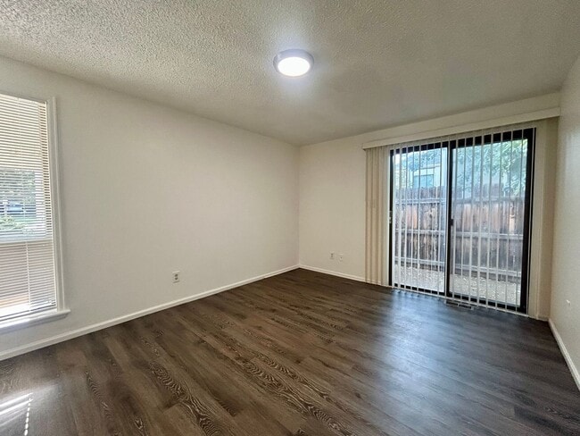 Building Photo - 1732 Cambridge Dr