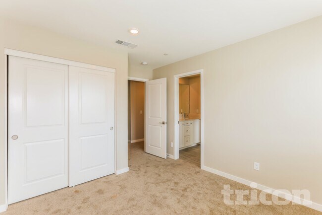 Building Photo - 28097 Cookhouse Ln