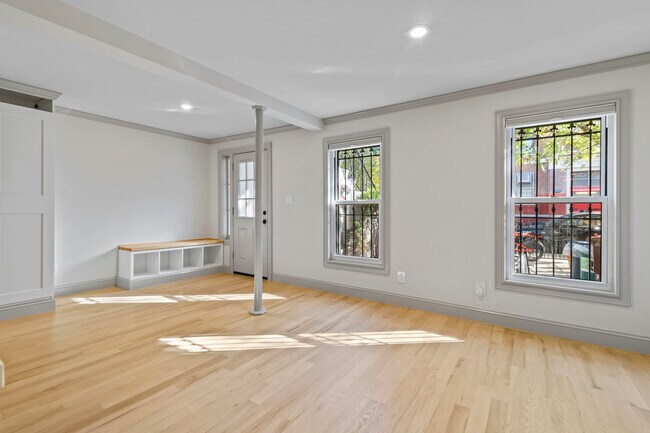 Building Photo - 347 Kosciuszko Street