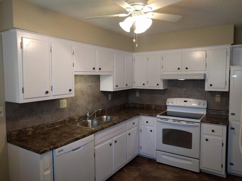 Kitchen - 124 Airport Rd