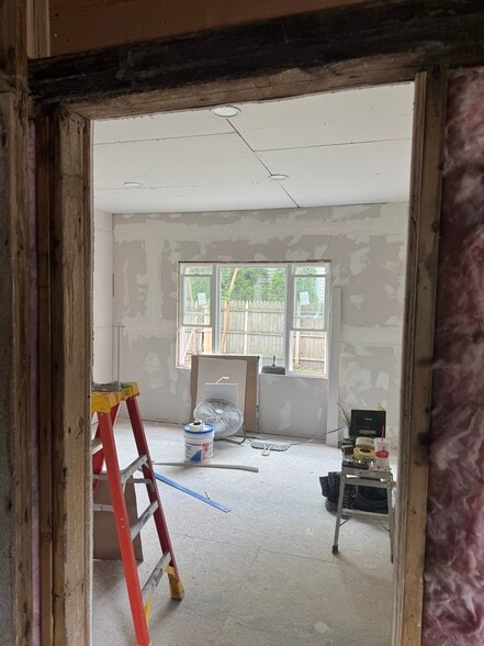 Building Photo - 1920 Hutchins St