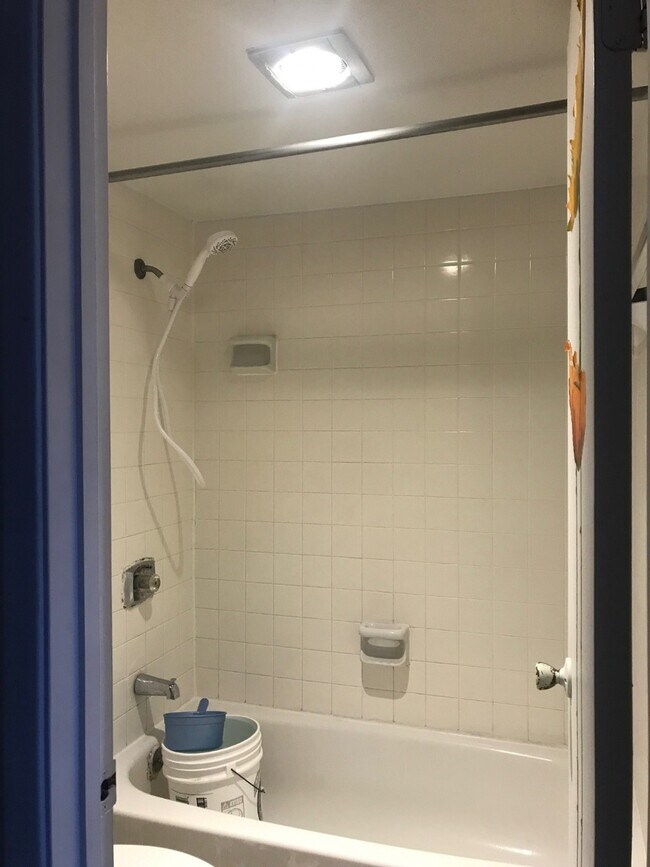 Building Photo - 9201 Clarewood Dr