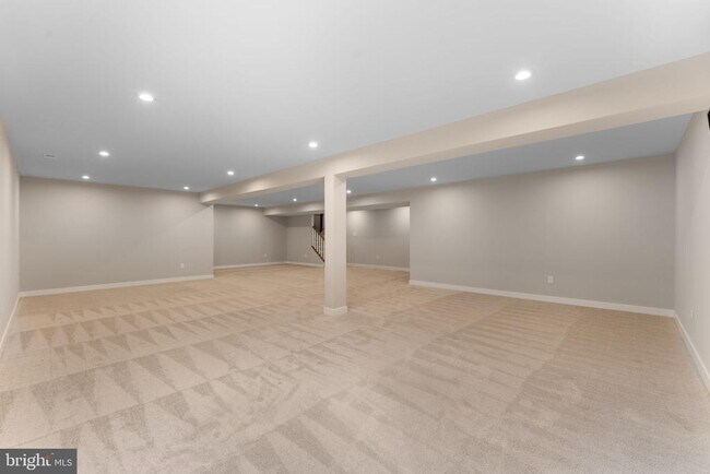 Building Photo - 143 Hood Farm Dr