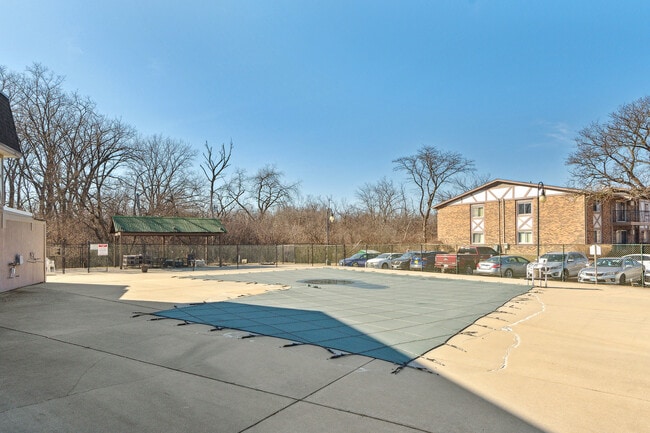 Building Photo - 9S070 Lake Dr