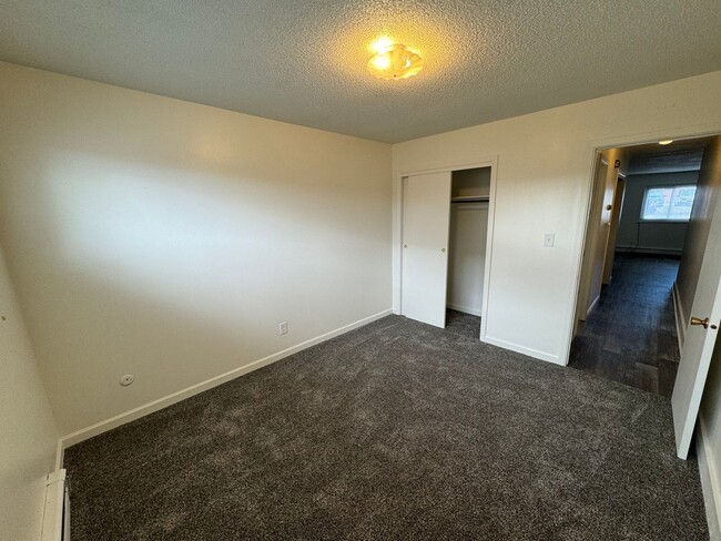 Building Photo - 2316 13th Ave S