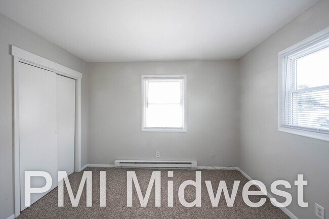 Building Photo - "Charming 2-Bedroom Retreat with 800 Sq. Ft. of Comfort in New Palestine!"