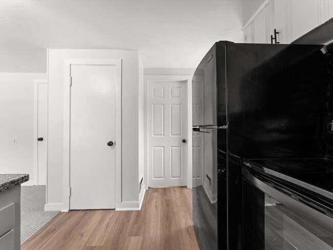 Building Photo - 28 Crestview Dr