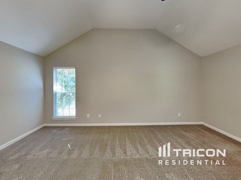 Building Photo - 10587 Village Trail