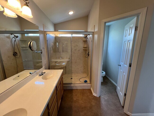 Building Photo - 4 Bedroom - 3 Bath Home - available June 1...