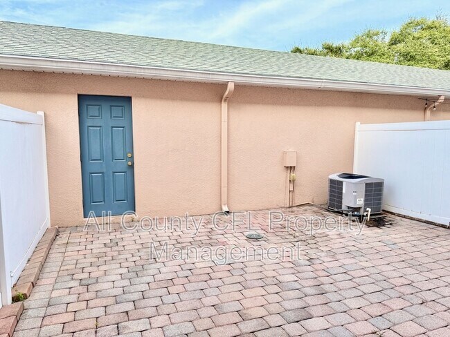 Building Photo - 16752 Cedar Crest Dr