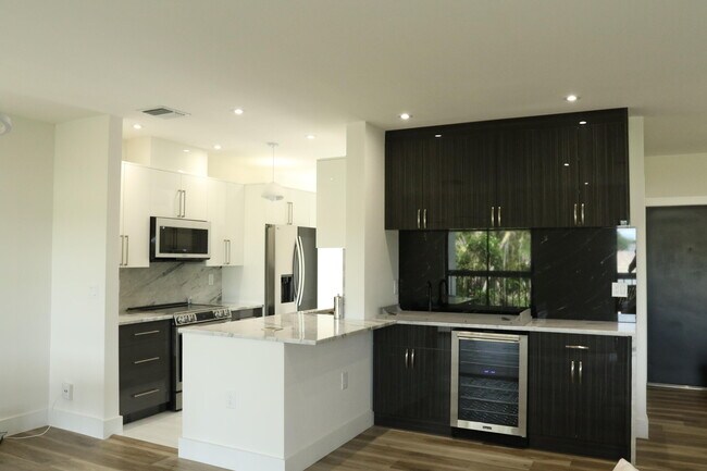Building Photo - 11311 Pond View Dr