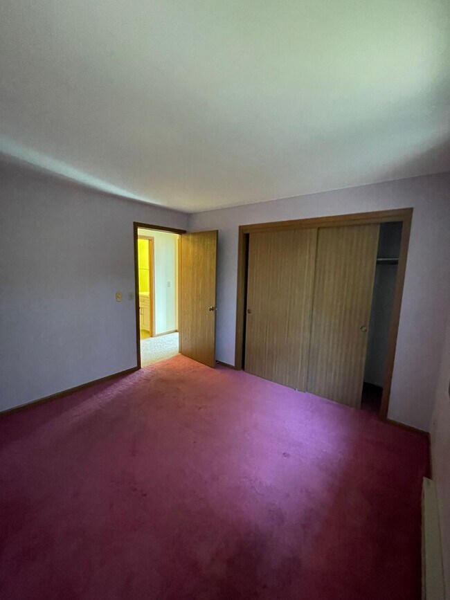 Building Photo - Spacious 2-Bed, 2-Bath Condo with Comfort ...