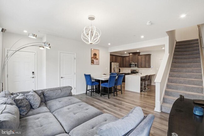 Building Photo - 10501 John Glenn St