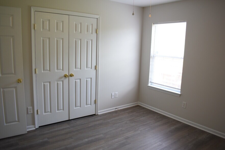 Building Photo - 708 Tabor Ln