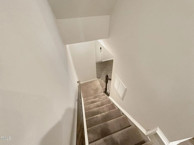 Building Photo - Room in Townhome on Journey Pl