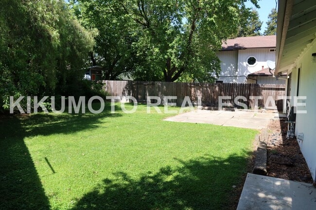 Building Photo - 3 Bedroom, 2 Bath, 2 Car garage in the Poc...