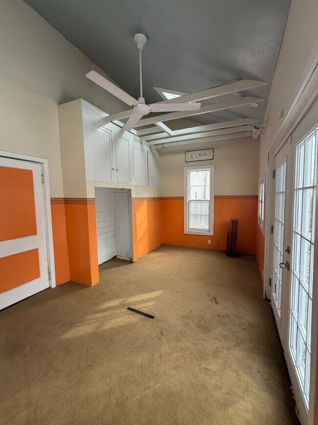 Building Photo - 612 Cherry St