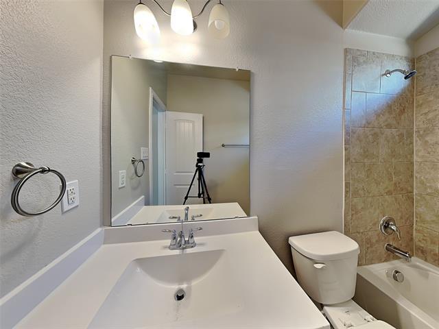 Building Photo - 1212 Ashley Dr