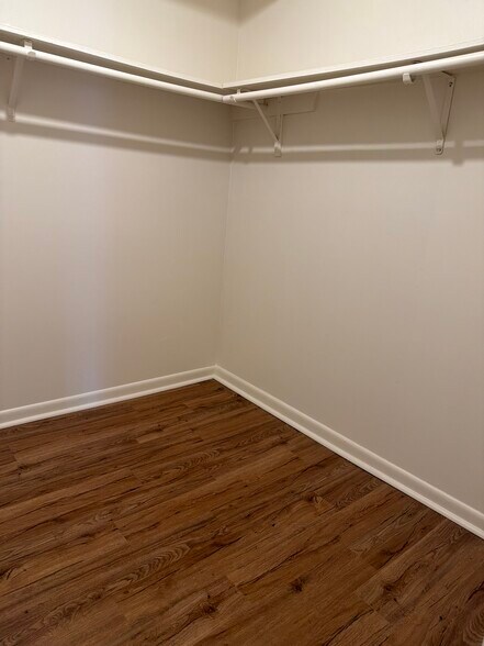 Building Photo - 10S511 Echo Ln