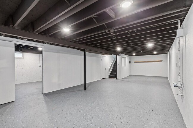 Building Photo - 2629 Glenoak Dr