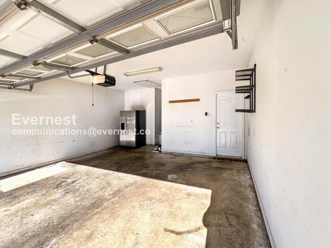 Building Photo - 2411 Stoney Creek Dr