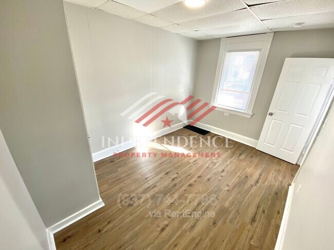 Building Photo - 906 Vine St