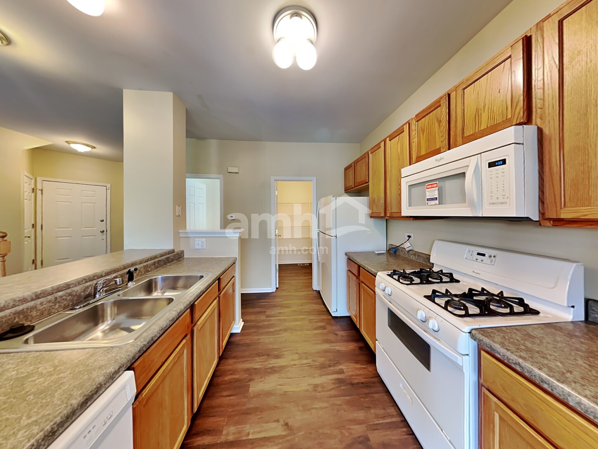 Building Photo - 1350 W Crane View Ct