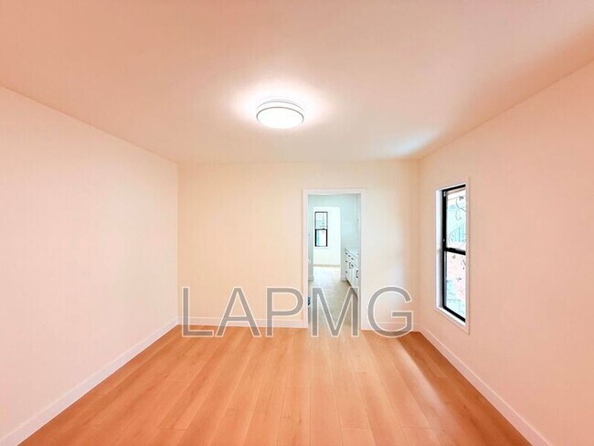 Building Photo - 6130 Whitsett Ave