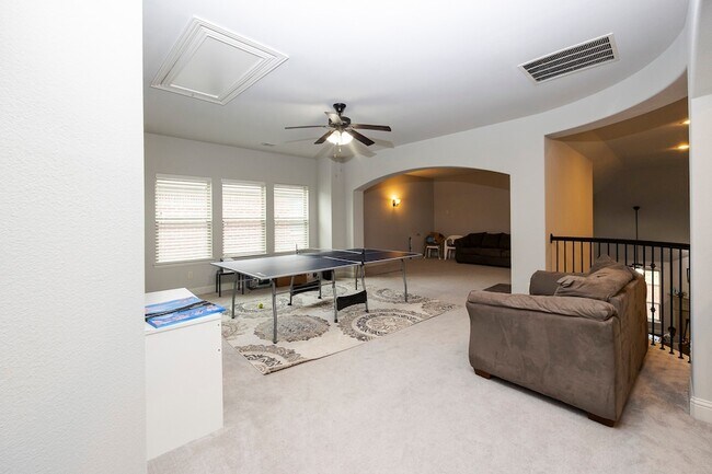 Building Photo - 5579 Lightfoot Ln