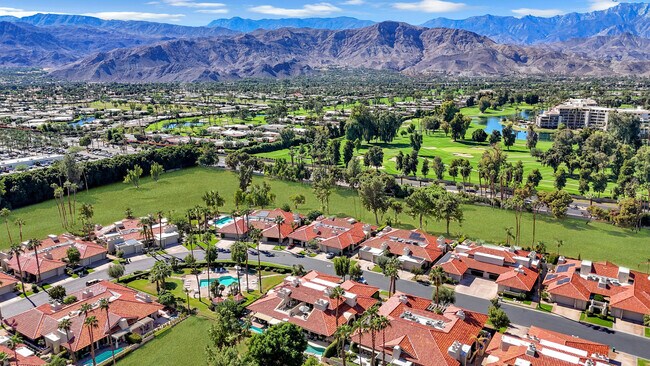 Building Photo - 216 W Kavenish Dr