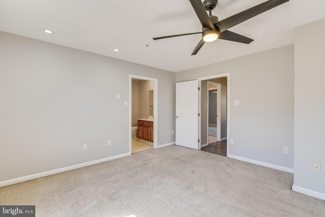 Building Photo - 27 Cutter Cove Ct