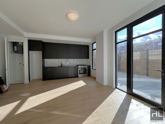 Building Photo - Brand New 1 bedroom/1 Bathroom apt w/ priv...