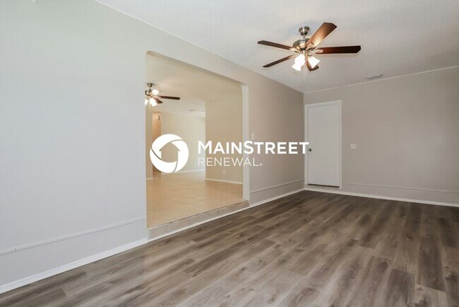 Building Photo - 3 Bedroom Pet-Friendly Home in Saint Petersburg, FL with Main Street Renewal