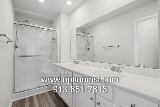 Building Photo - Beautiful 3-Bedroom Home with Modern Finishes & Fantastic Amenities!