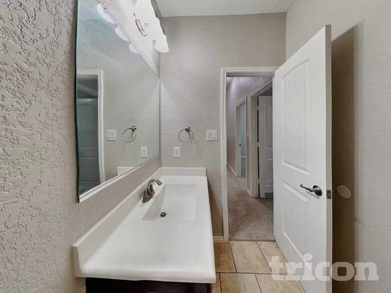 Building Photo - 584 Saddlehorn Way