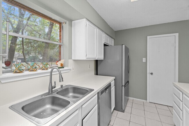 Building Photo - 6 S Pineplank Ct