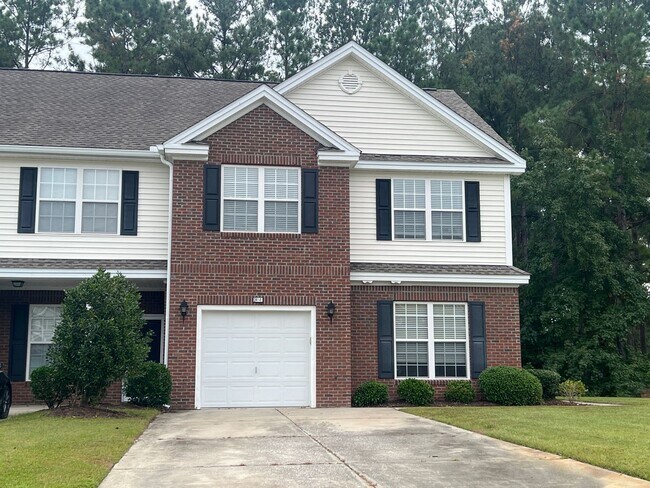 Primary Photo - Gorgeous 3 Bedroom townhome in Carolina Fo...
