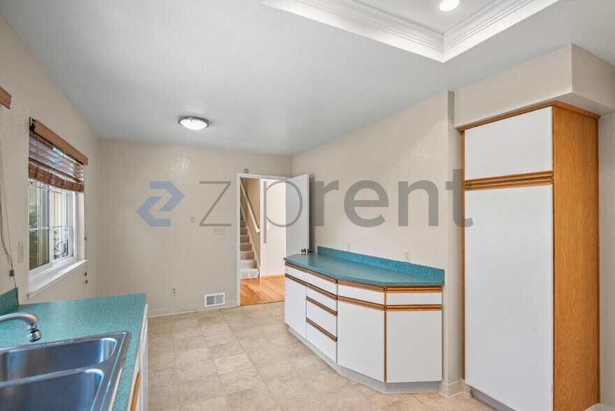 Building Photo - Unit