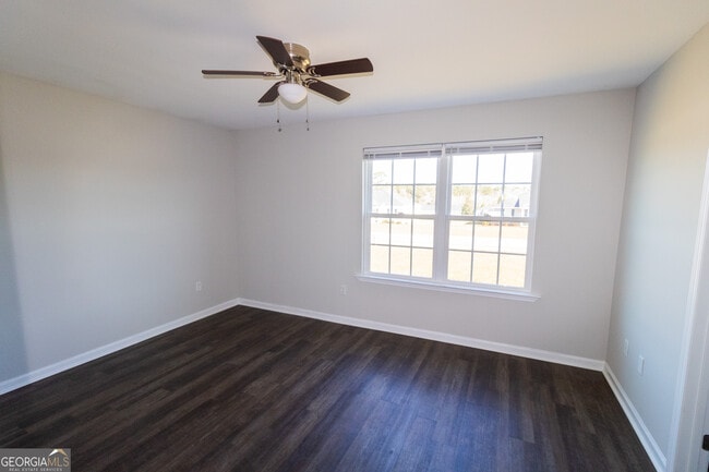 Building Photo - 218 Evans Ter