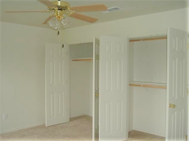 Building Photo - 319 Janelle Dr