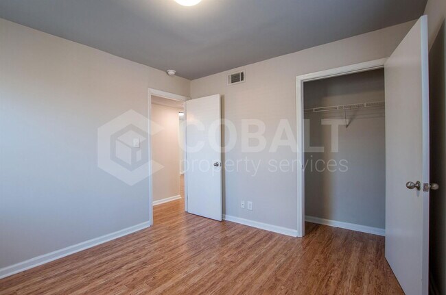 Building Photo - 271 Glen Iris Dr NE