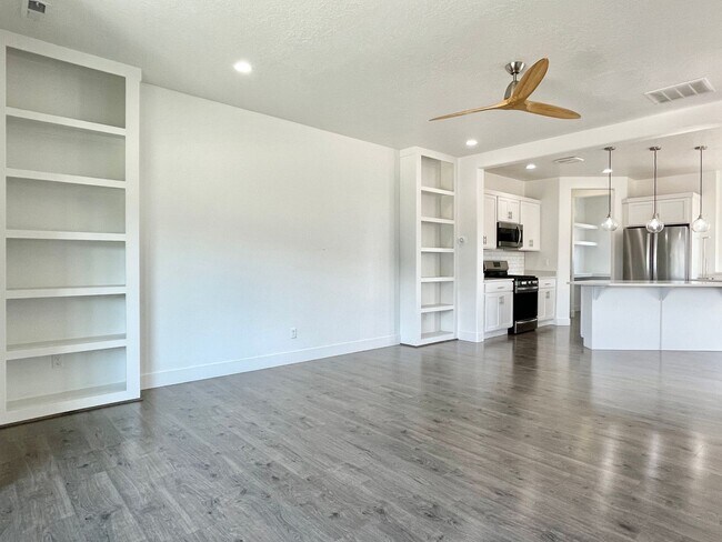 Building Photo - Gorgeous Townhome in South Jordan!
