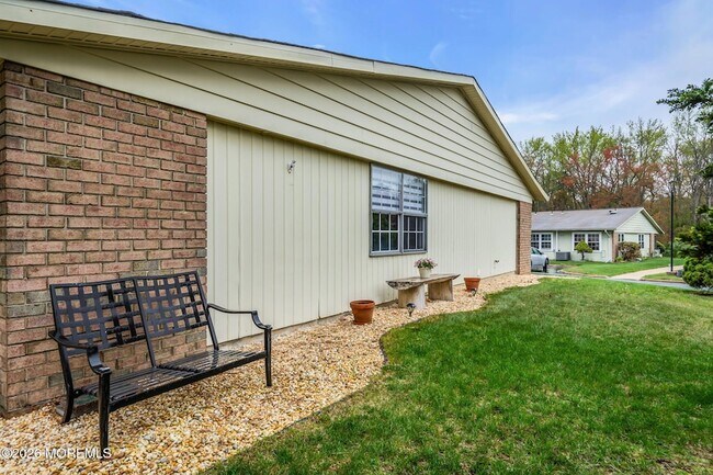 Building Photo - 15 Yorkshire Ct