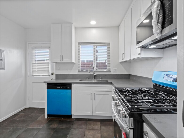 Building Photo - 4918 1/2 Tujunga Ave