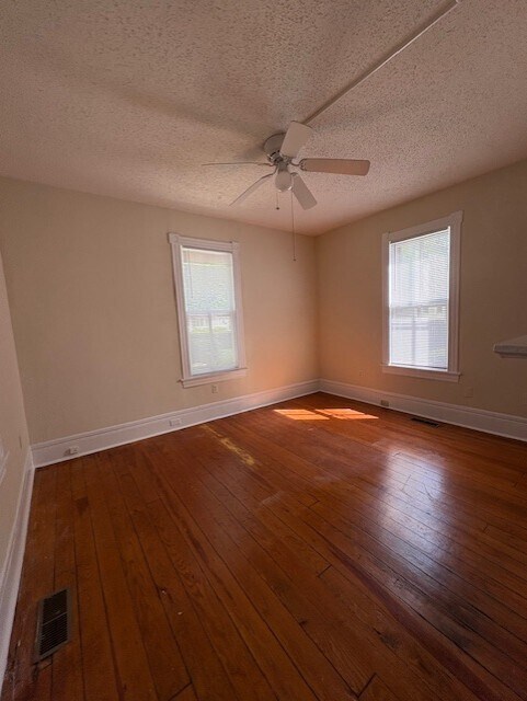 Building Photo - 114 Parsons St